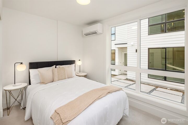 Property Photo:  4418  1st Avenue NE B  WA 98105 