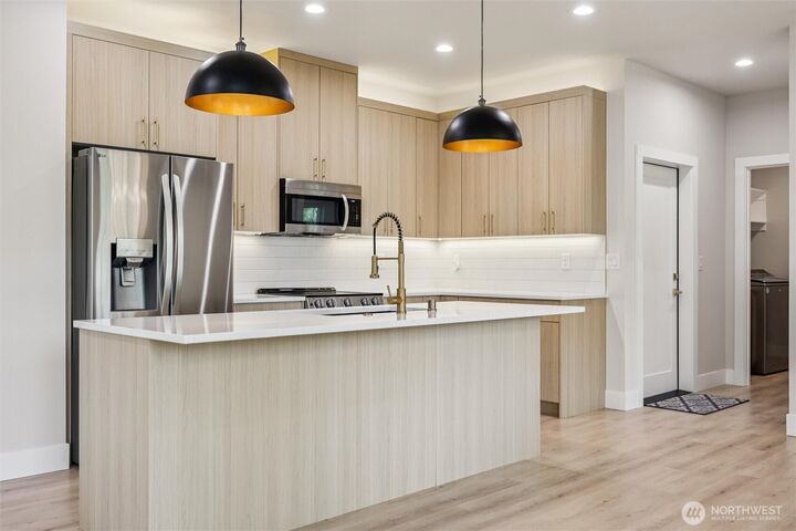 Property Photo: 937 Edinburgh Court WA 98626