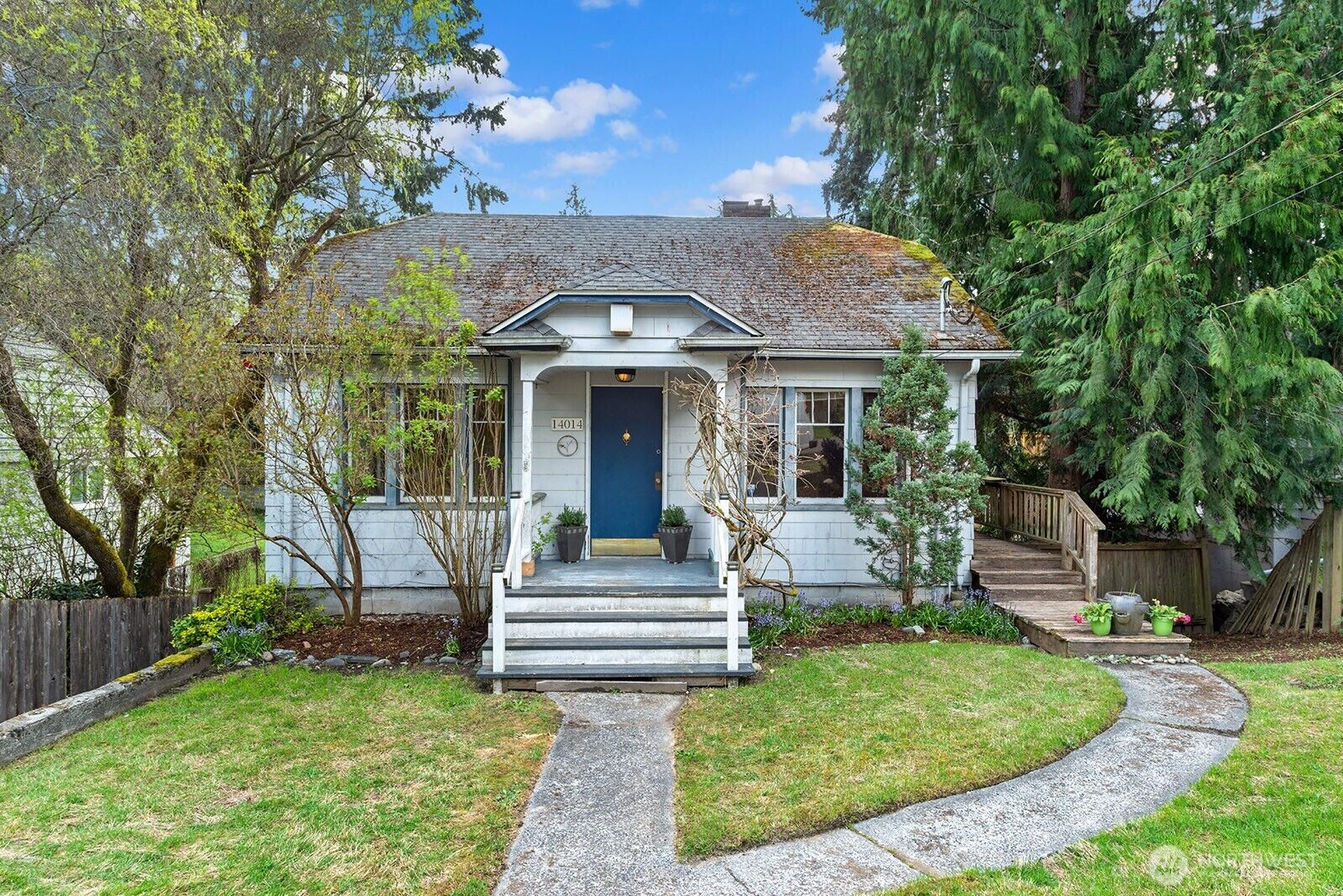 Property Photo:  14014  Palatine Avenue N  WA 98133 