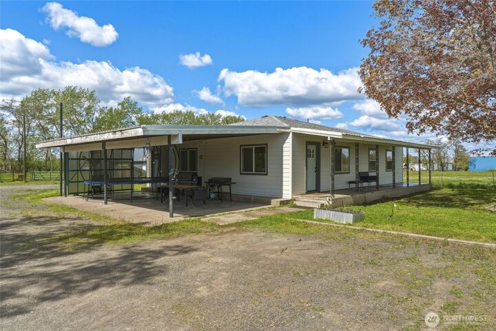 Property Photo:  84240  Weis Road  OR 97862 