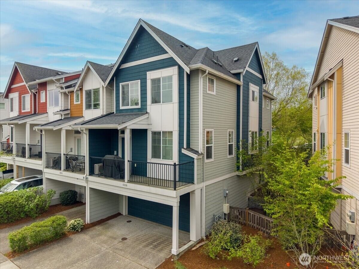 Property Photo:  6910  31st Avenue SW  WA 98126 