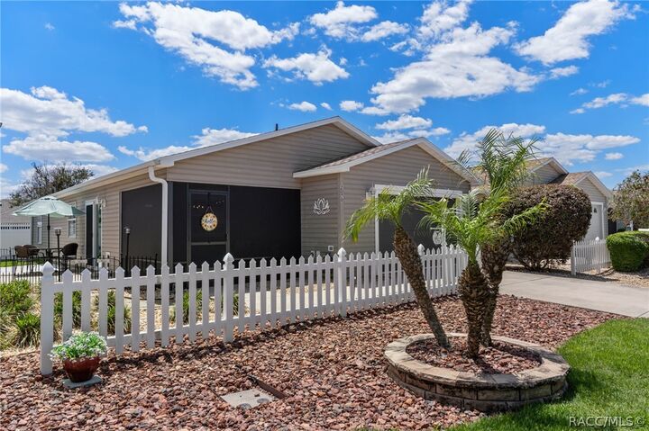 Property Photo: 2070 Thornton Terrace FL 32162
