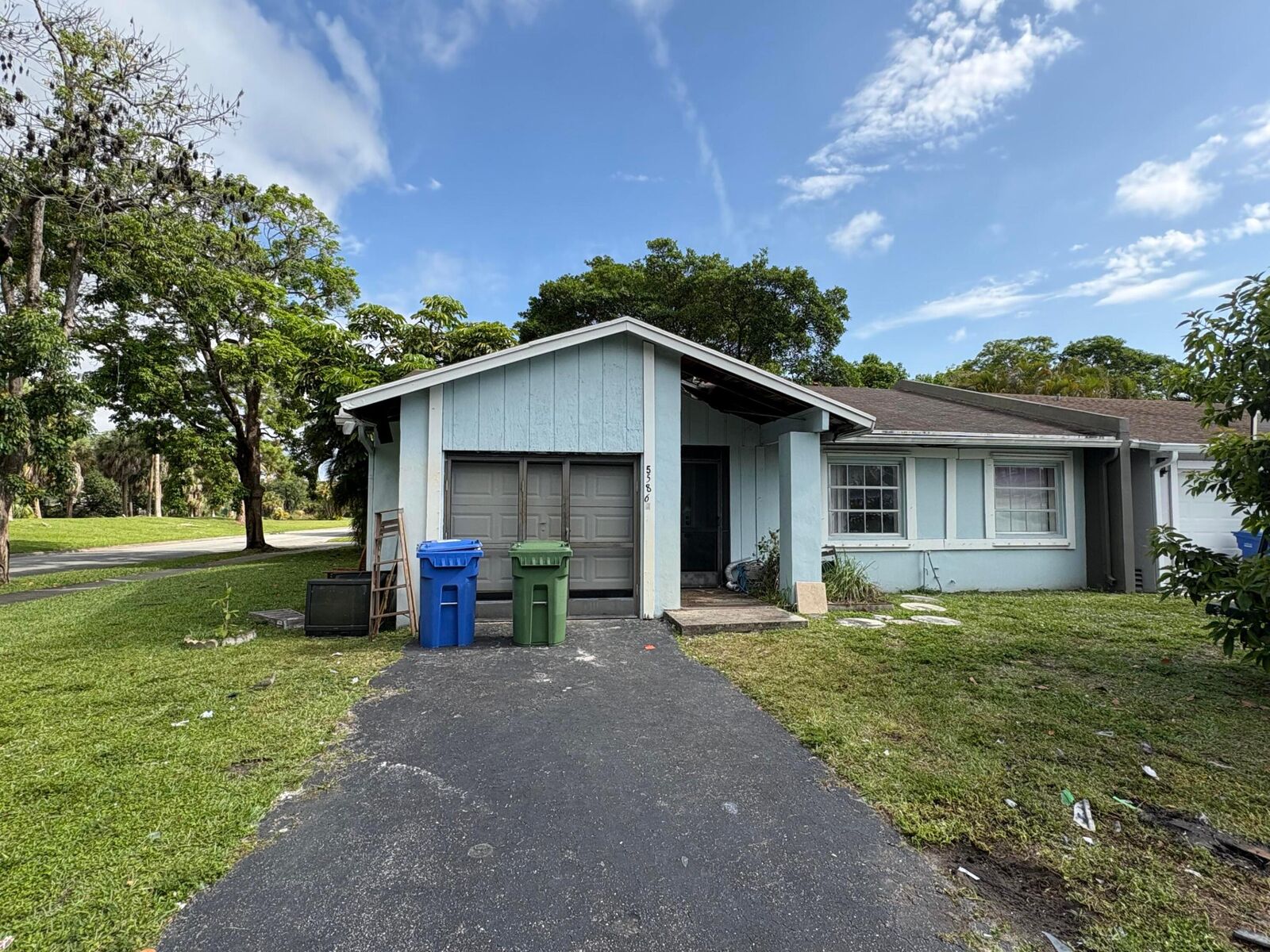 Property Photo: 5586 N Lakewood Cir Circle E A FL 33063