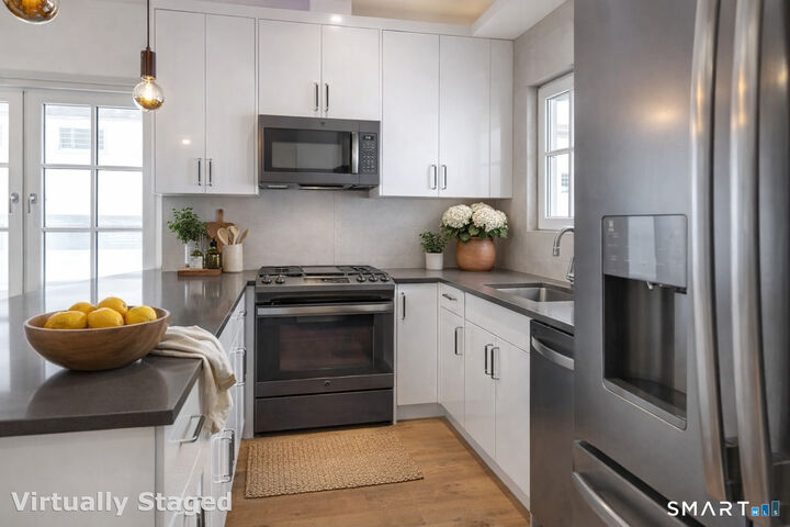 Property Photo:  930 Cove Road 3  CT 06902 