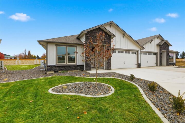 Property Photo:  1109 - Unit 21 N Country Club Dr 21  WA 99006 