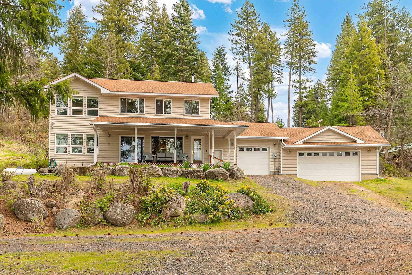 Property Photo:  42502 N Sylvan Rd  WA 99009 