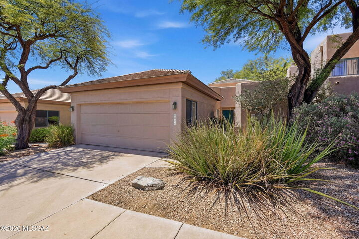 Property Photo: 6078 N Running Deer Ci Circle N AZ 85750