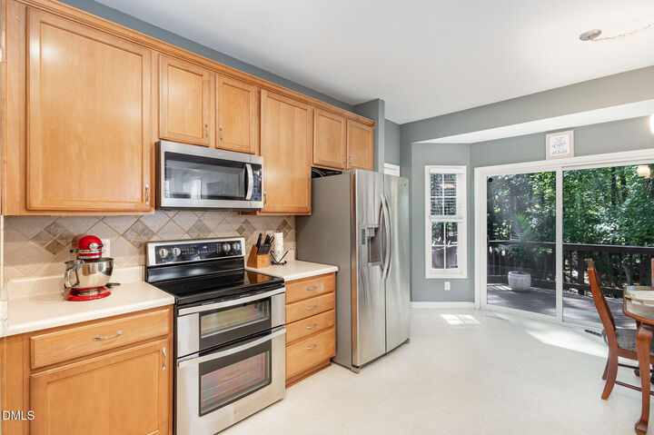 Property Photo:  1004 Chancellors Ridge Drive  NC 27713 