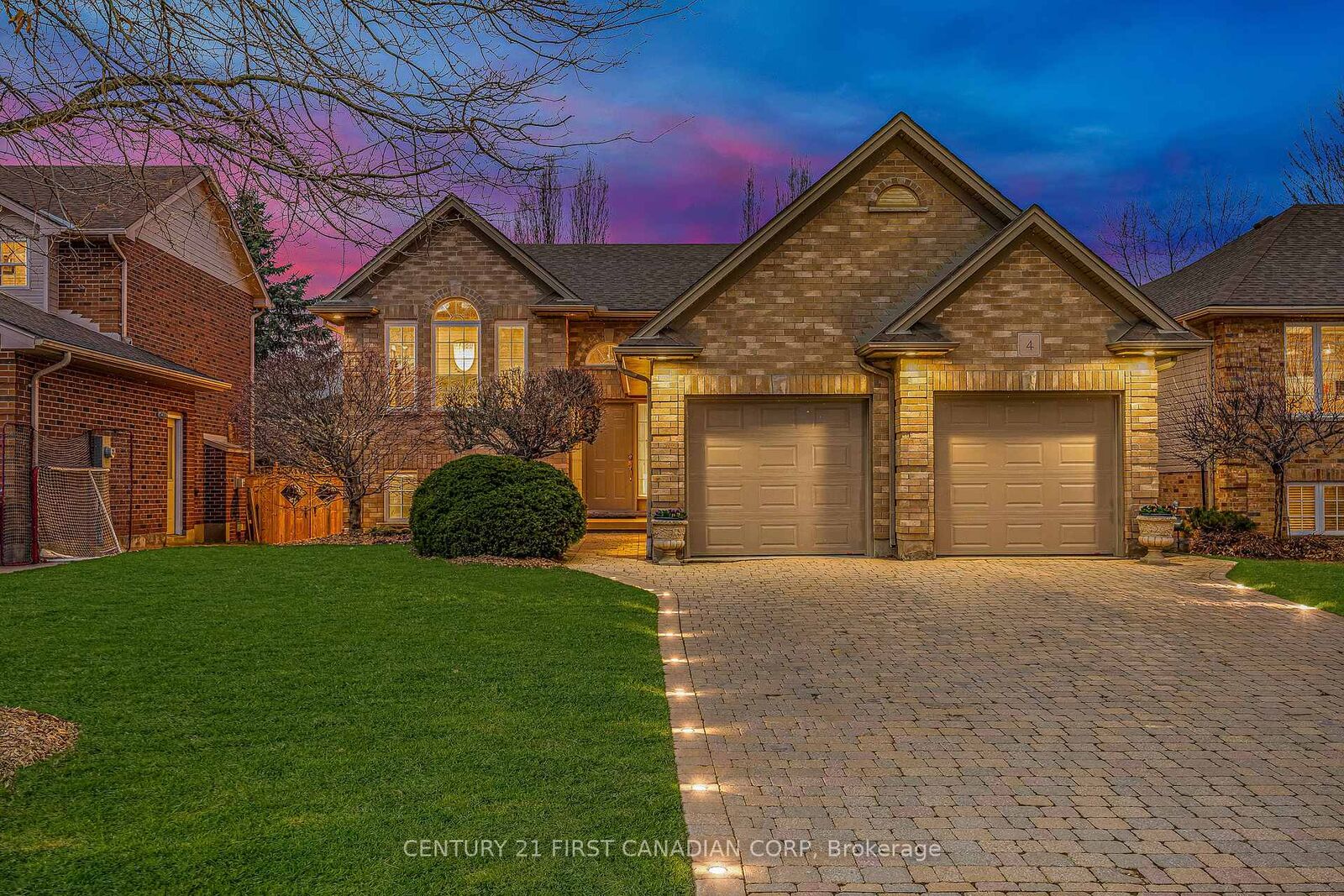 Photo de la propriété:  4 Oakwood Court  ON N4X 1B3 
