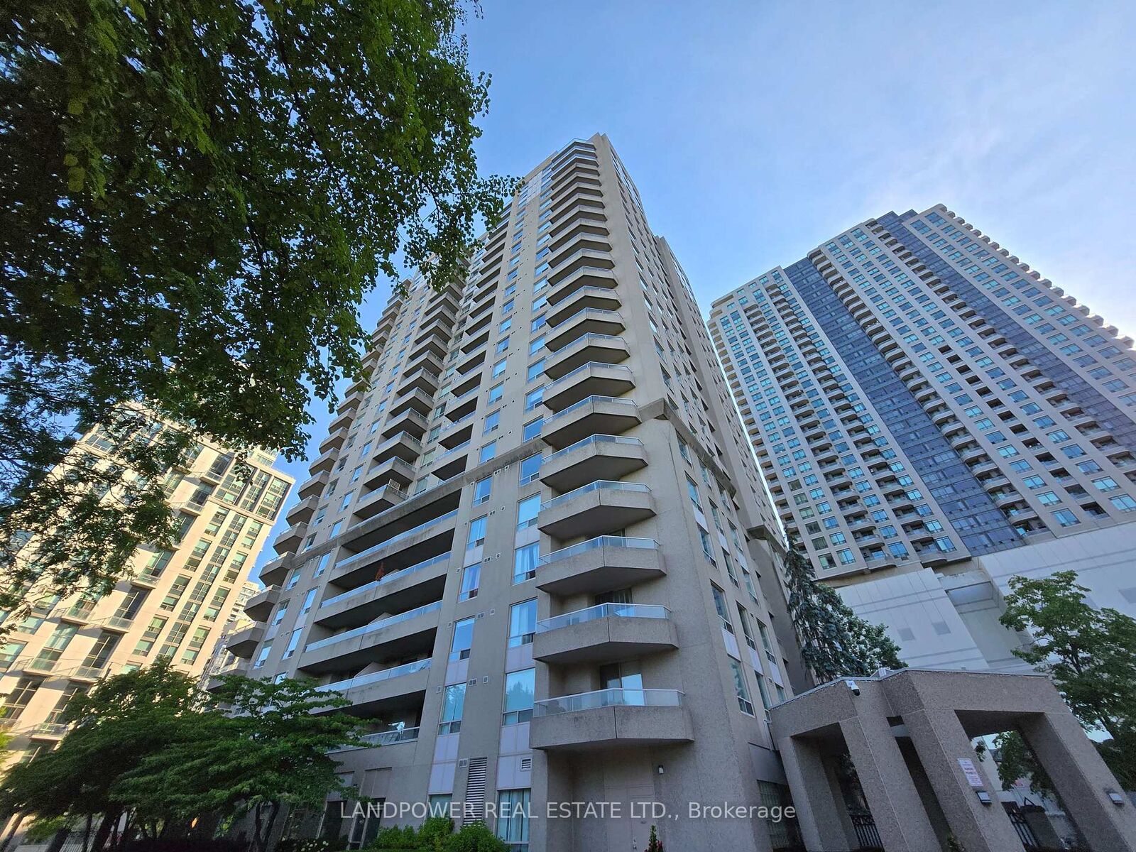 Property Photo: 18 Hillcrest Avenue 2110 ON M2N 6T5