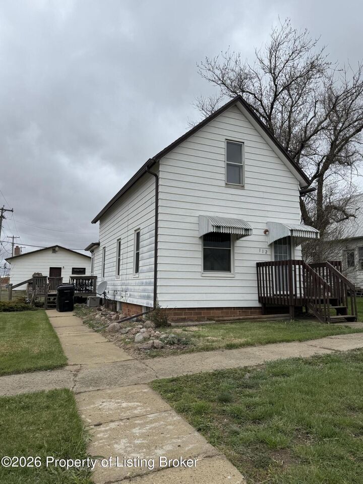 Property Photo:  112 C Street N  ND 58652 