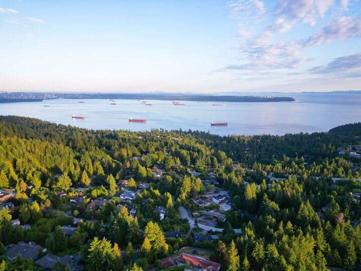 Property Photo: 4663 Woodridge Place BC V7S 2X1