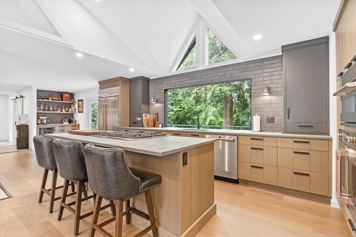 Property Photo: 31648 Grove Avenue BC V4S 1E6