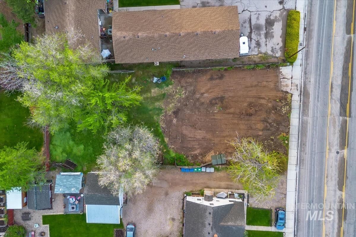 Property Photo:  4624 W Franklin  ID 83705-1215 