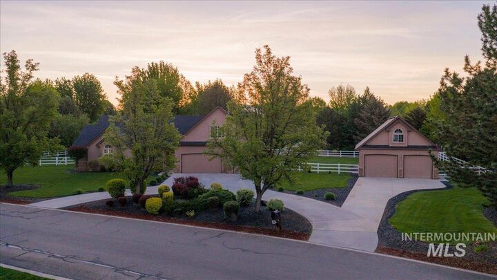 Property Photo: 570 N Cove Colony Way ID 83616