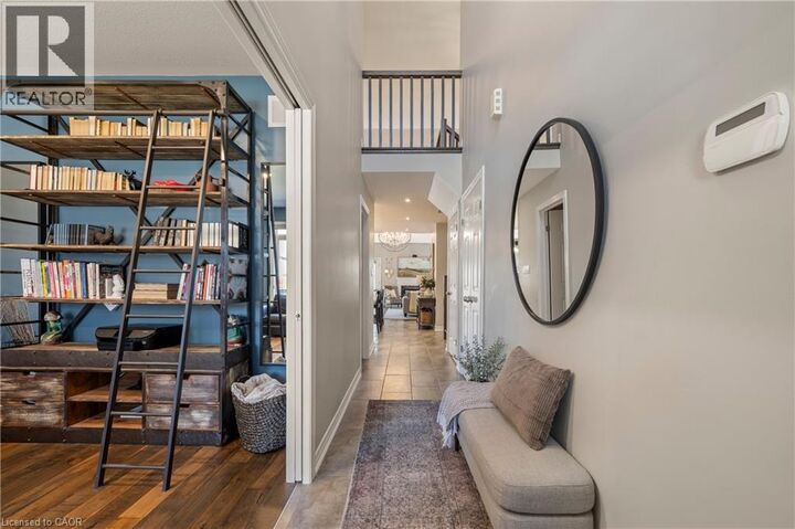 Photo de la propriété:  53 Redfern Avenue 2  ON L9C 0E2 