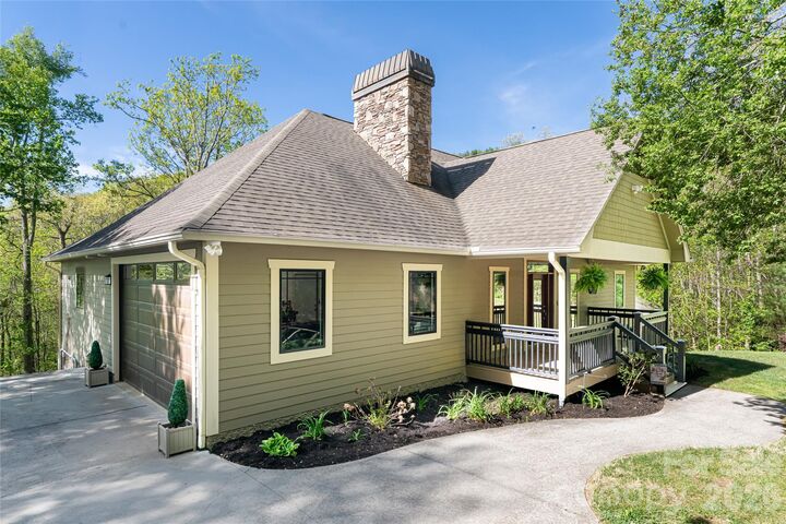 Property Photo:  36 Snowshoe Drive  NC 28803 