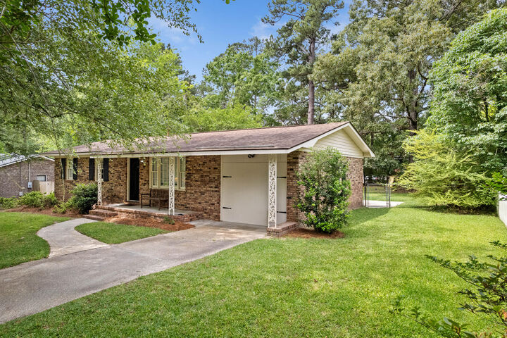 Property Photo:  411 Forest Circle  SC 29483 