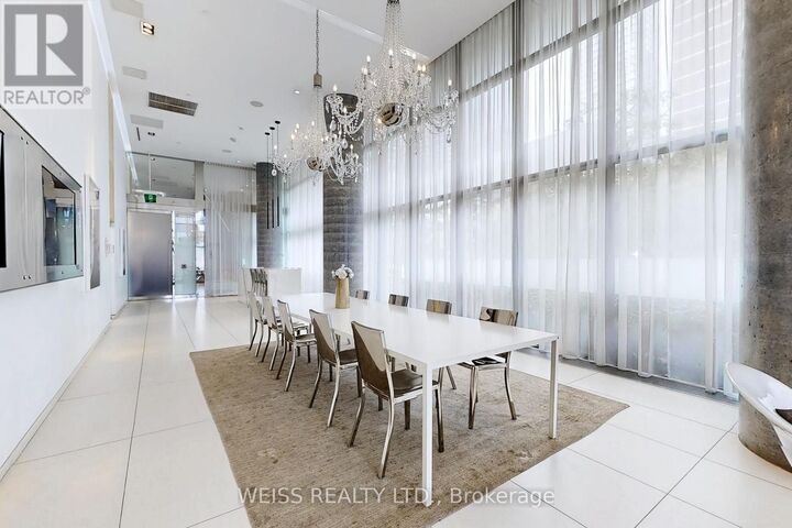 Property Photo:  185 Roehampton Avenue 520  ON M4P 0C6 