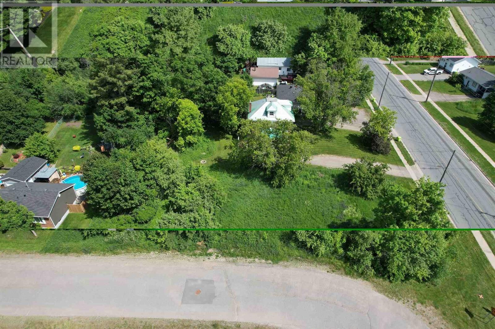 Photo de la propriété:  16 Hillside Dr  ON P6C 3W3 