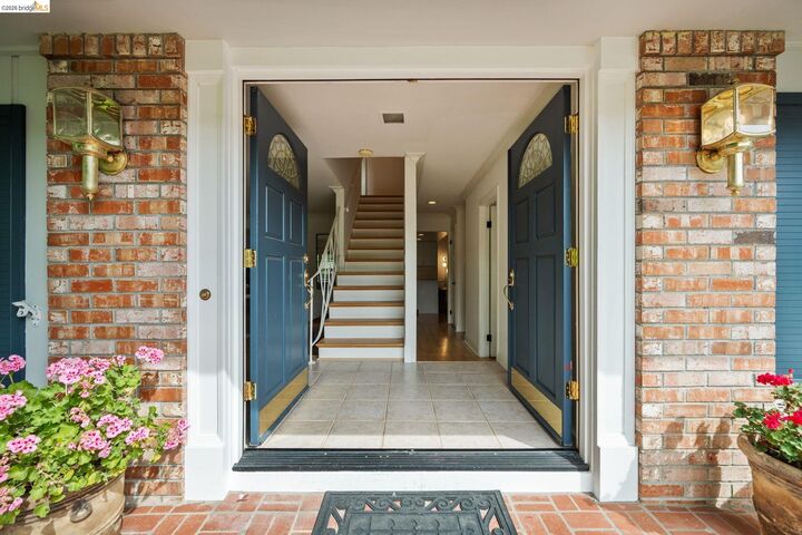 Property Photo:  206 Sheila Ct  CA 94556 