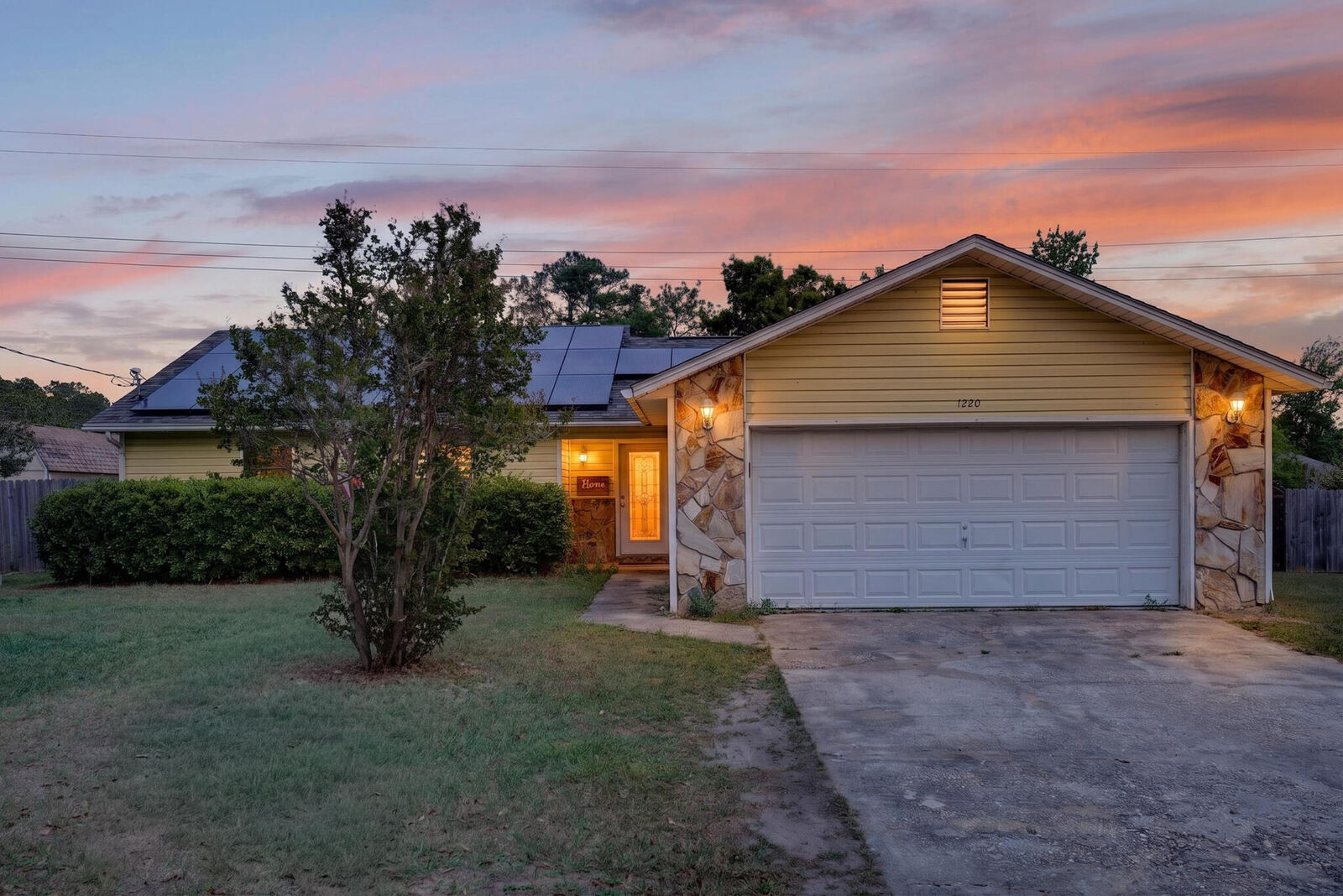 Property Photo: 1220 Lexie Drive FL 32536