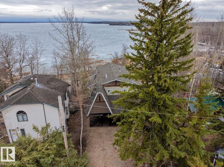 Property Photo:  14 Spruce Road  AB T0E 0X0 