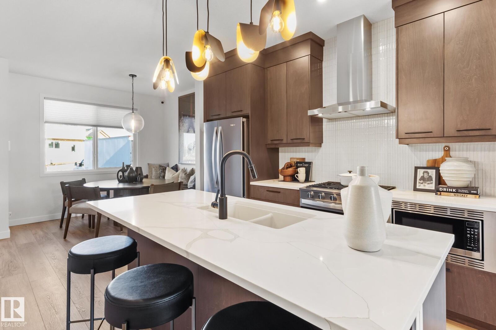 Photo de la propriété:  12532 35 Avenue SW  AB T6W 1R6 