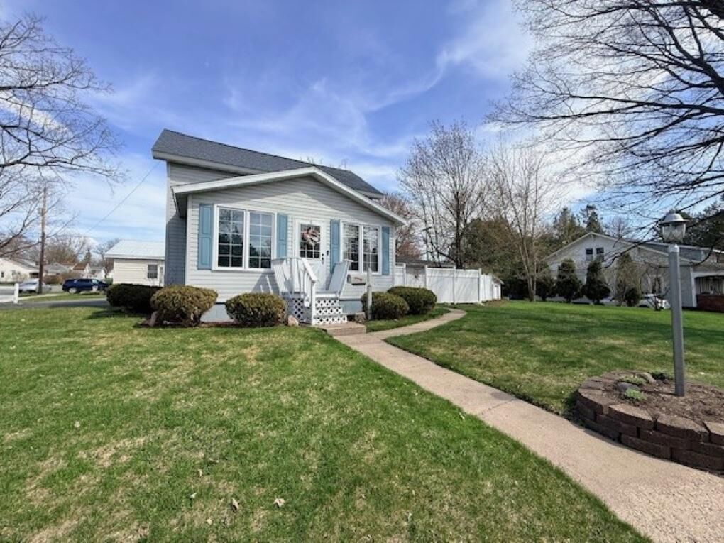 Property Photo:  311 Pier St  WI 54452 