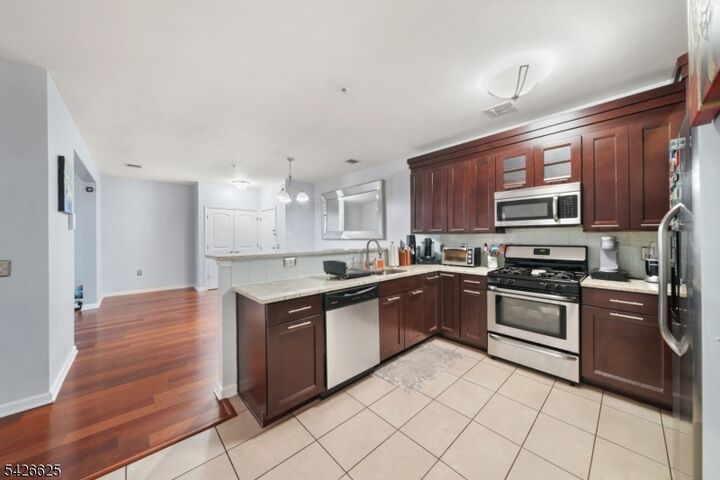 Property Photo:  104 E Elizabeth Ave 310  NJ 07036 