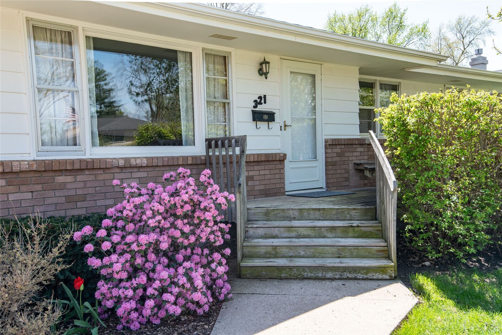 Property Photo:  321 SE 9th Street  IA 50021 
