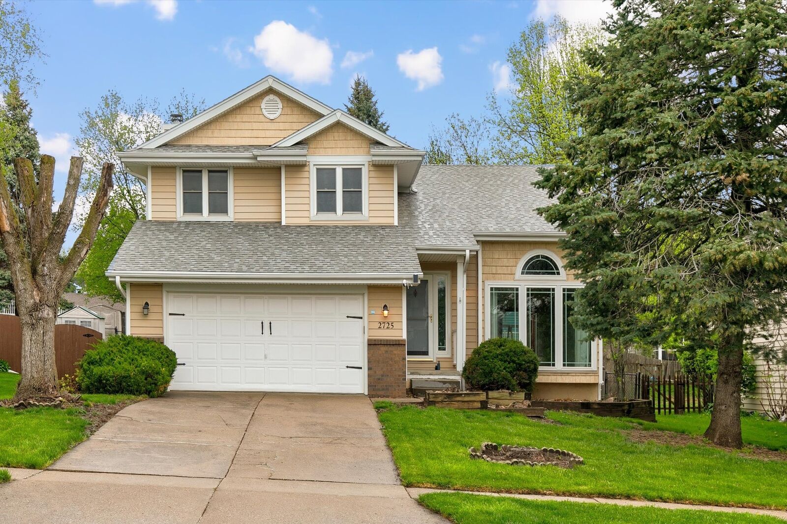 Property Photo: 2725 Walnut Street IA 50265