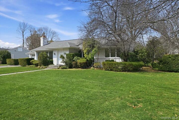 Property Photo:  41 Highfield Lane  NY 11577 