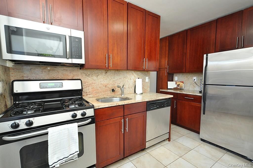 Property Photo:  111 E Hartsdale Avenue 7E  NY 10530 