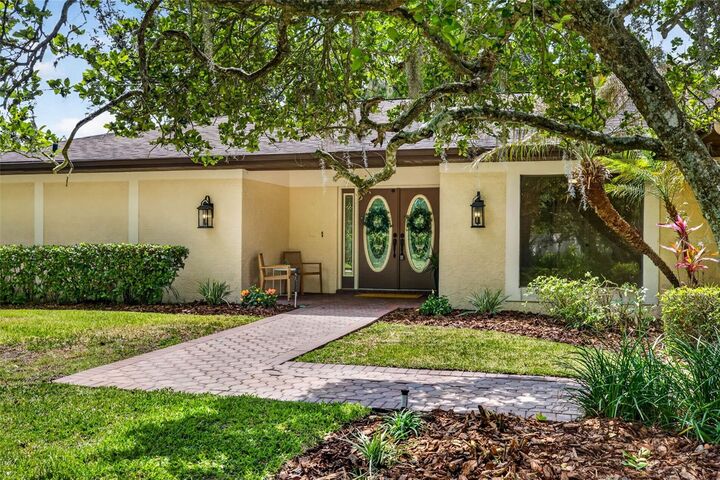 Property Photo:  817 Bannockburn Avenue  FL 33617 