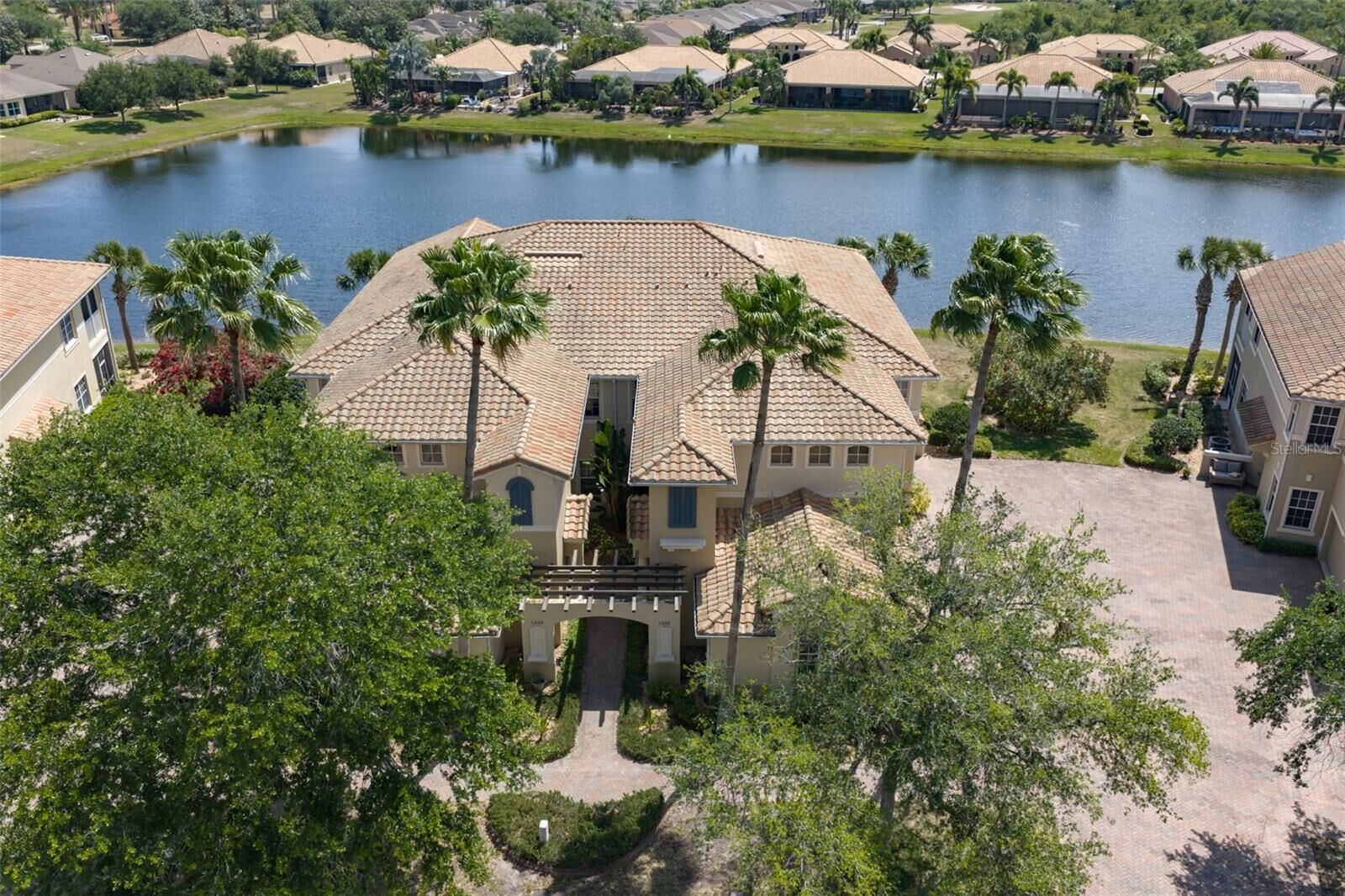 Property Photo:  1330 Emerald Dunes Drive  FL 33573 