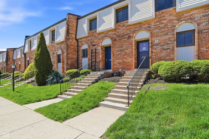 Property Photo:  4 Druid Hill Court  IN 46032 