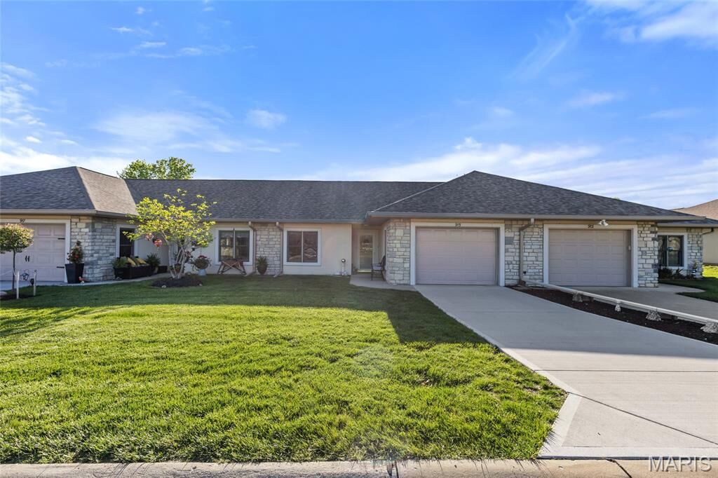 Property Photo:  915 Pine Avenue  MO 63383 