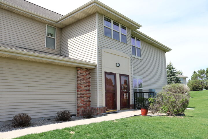 Property Photo:  1022 E Woodview Ct #3  WI 53086 