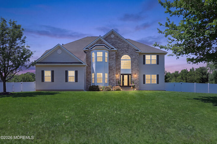 Property Photo:  6 Etty Court  NJ 08759 