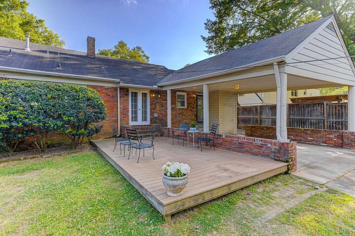Property Photo: 5676 Barfield Rd TN 38120