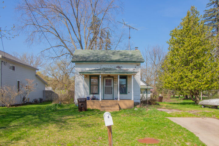 Property Photo:  721 Sherman Street  MI 49307 