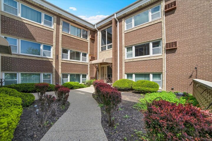 Property Photo:  2257 Des Plaines Avenue 1ne  IL 60546 