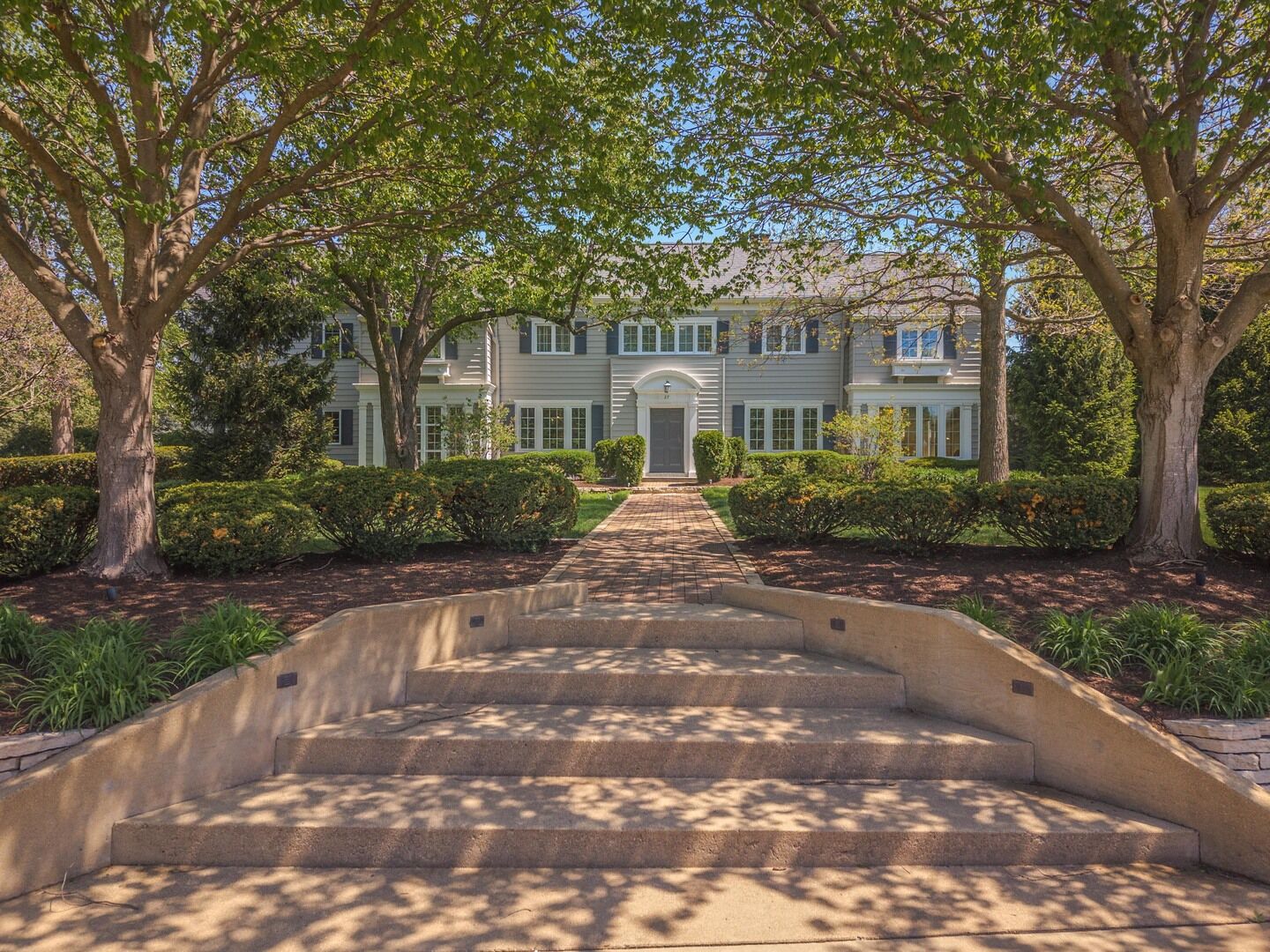 Property Photo: 27 Country Club Place IL 61701