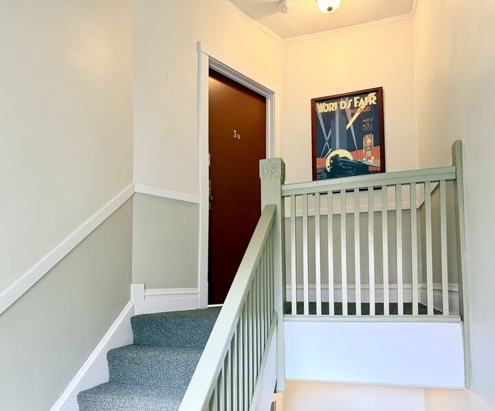 Property Photo:  717 W Barry Avenue 3B  IL 60657 