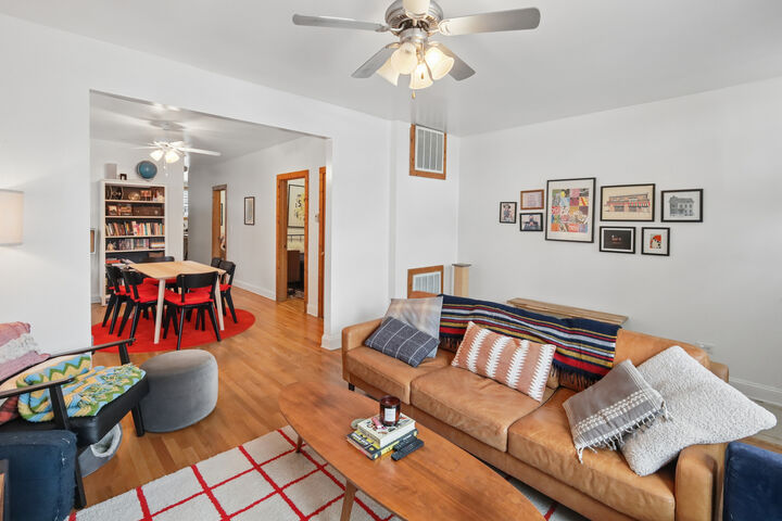 Property Photo:  1340 N Rockwell Street  IL 60622 