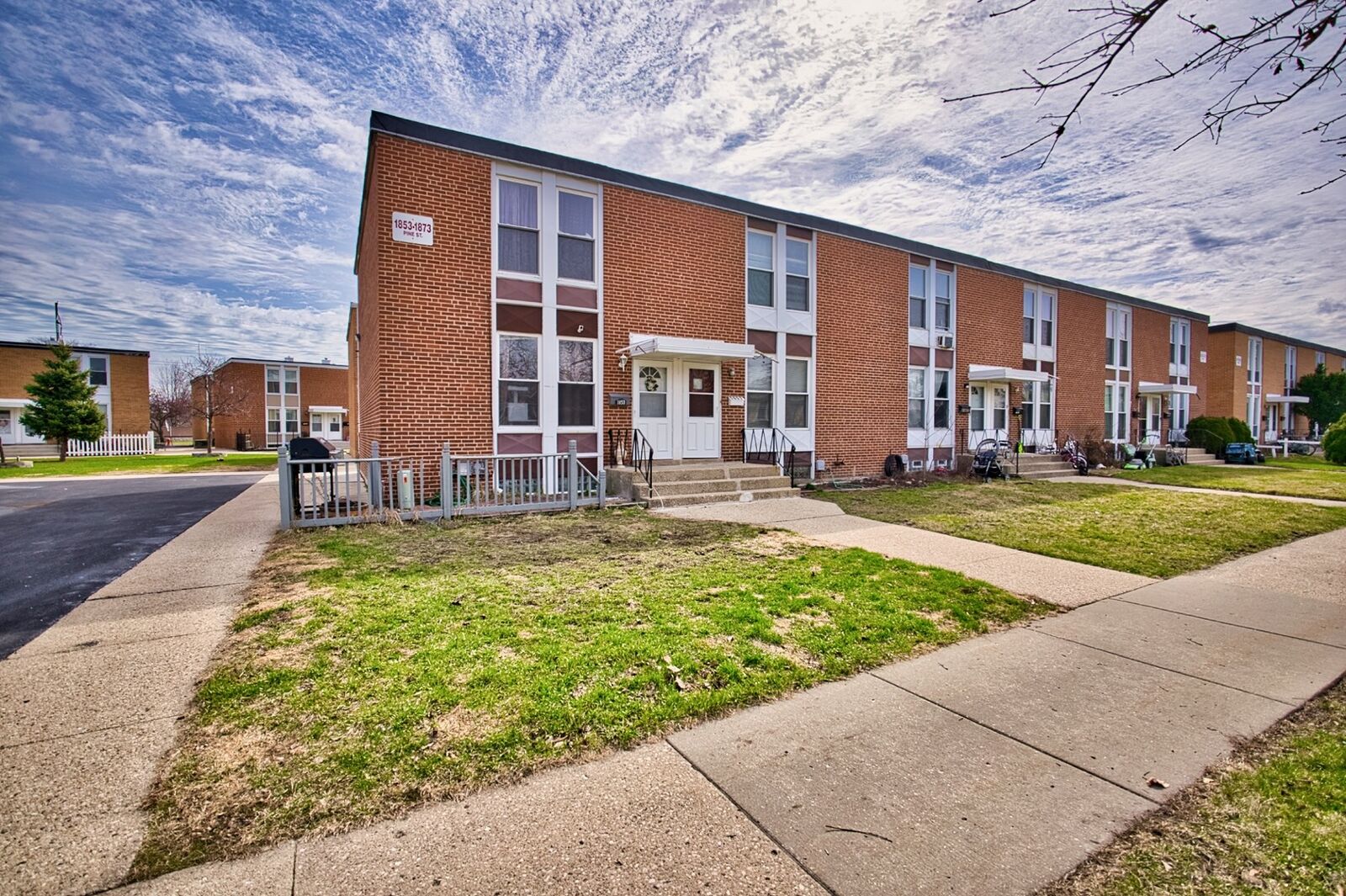 Property Photo:  1857 Pine Street  IL 60018 