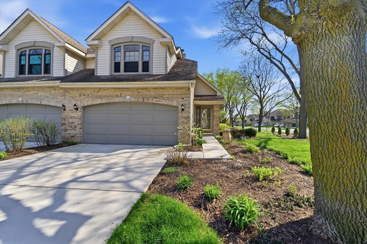 Property Photo:  187 Benton Lane  IL 60108 