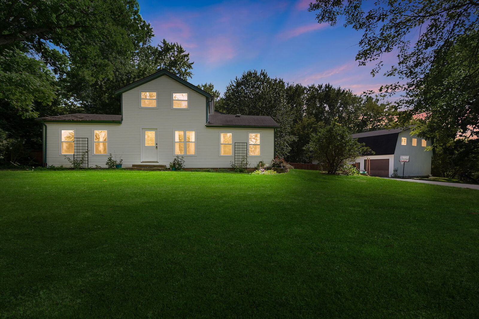 Property Photo: 22133 W North Avenue IL 60002