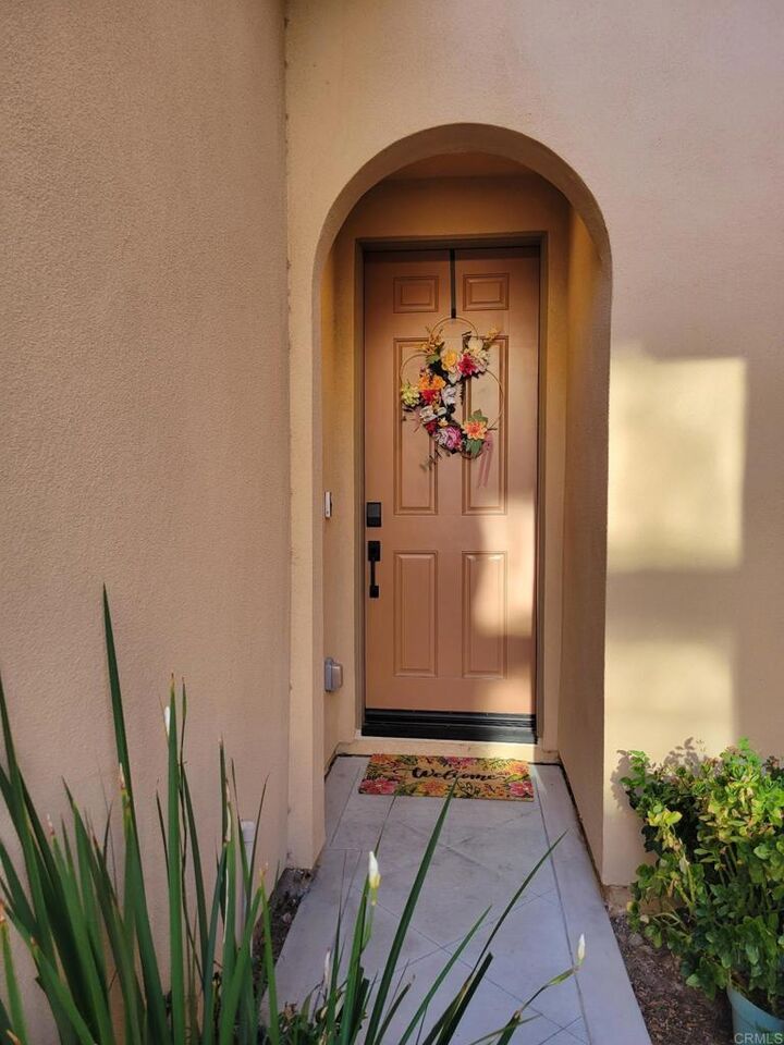 Property Photo:  1752 Heywood Street B  CA 93065 